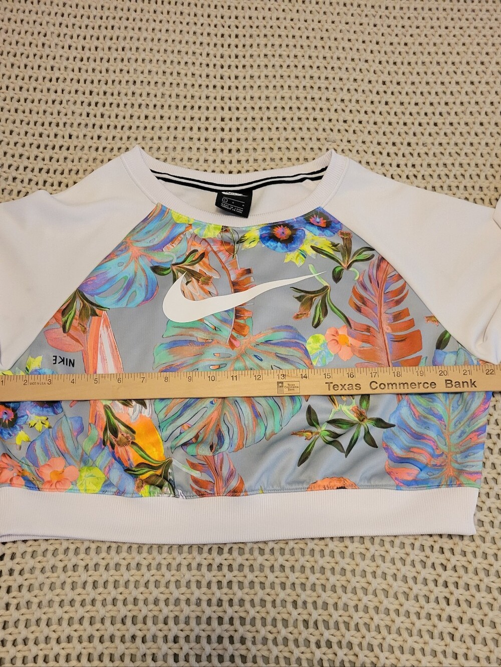 Nike Hyper Femme Crop Sweatshirt Women's Sz L White Tropical Parrot- Read - Picture 3 of 9